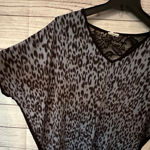 Be Stage Brand Womens Size Large Print Lace Trimmed Blouse - Picture 4 of 5